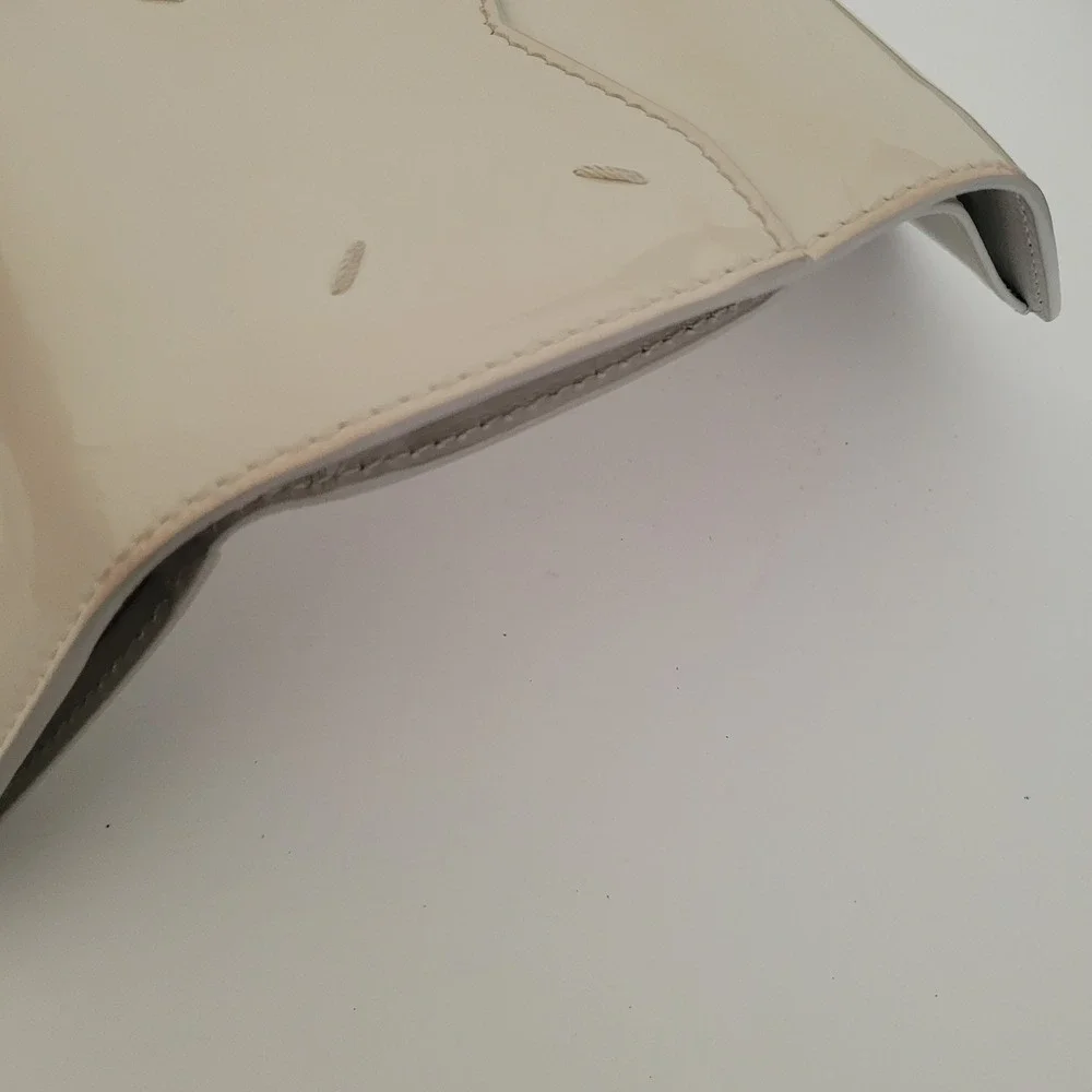 Maison Margiela Patent Leather Tri-Fold Wallet Cream Beige Italy S56UI0136